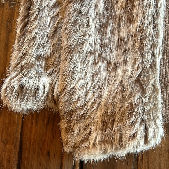 Qi Rabbit fur Sweater - Picture 3 of 6